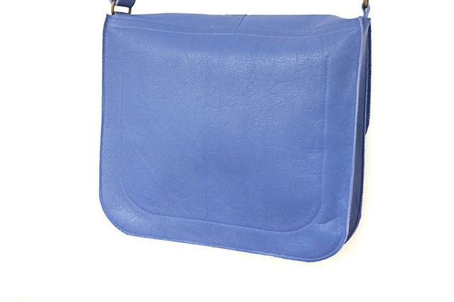 Grand sac bandoulière en cuir bleu